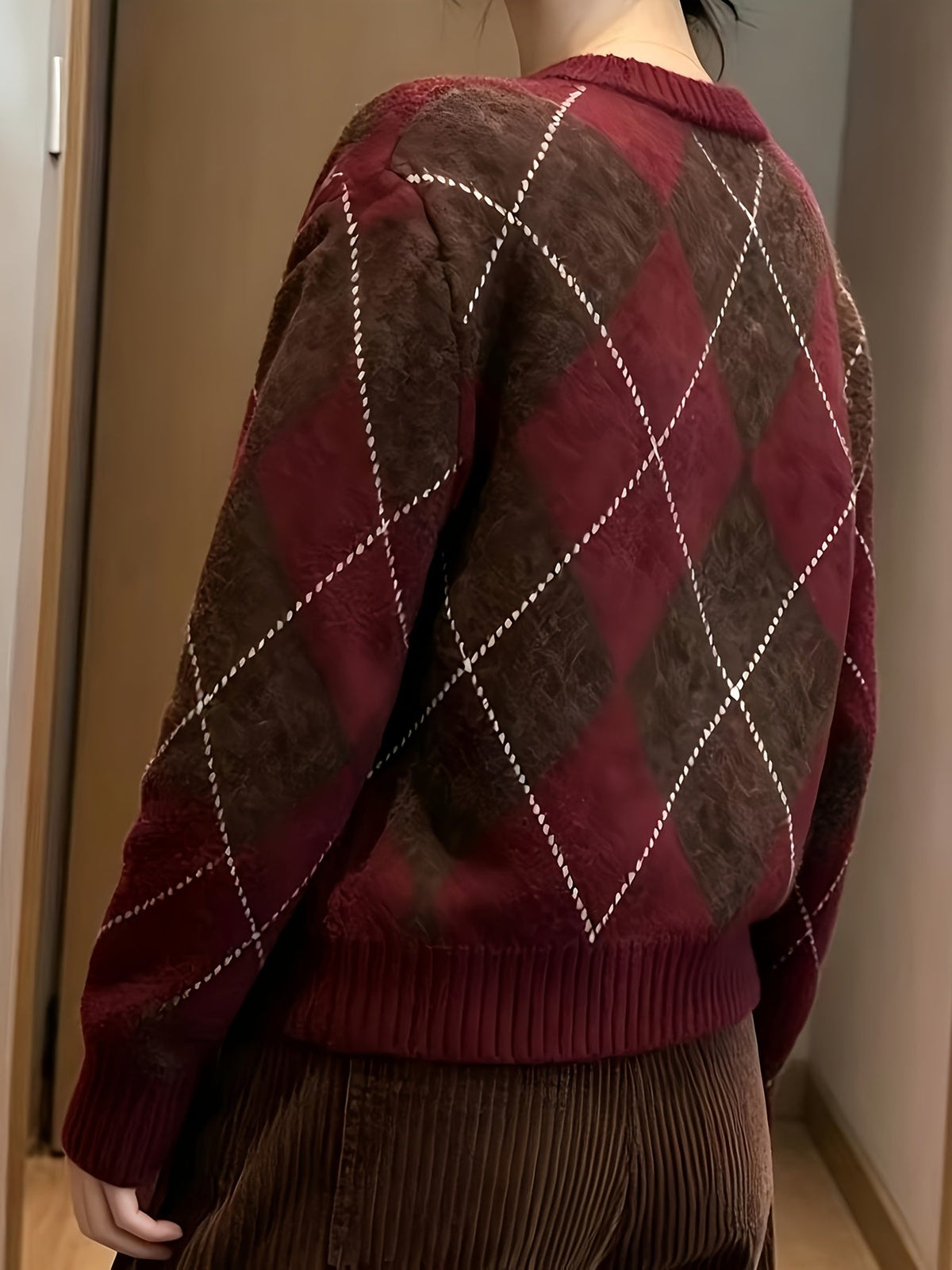 Diamond Argyle Pullover Sweater with Round Neck and Long Sleeves