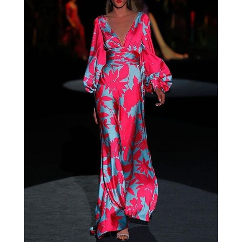 Flowy Maxi Dress with V-Neckline and Defined Waist, Versatile for Any Occasion
