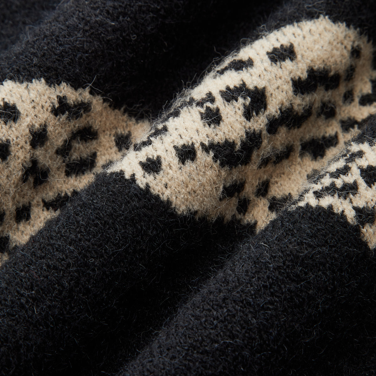 High Stretch Knit Sweater with Leopard Print and Regular Fit