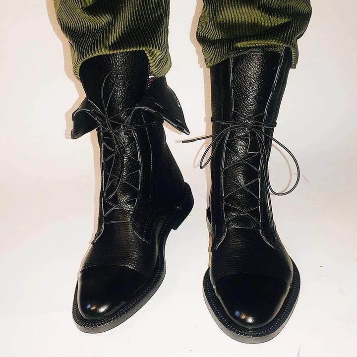 Womens Leather Ankle Boots with Lace-Up Fastening and Removable Insole