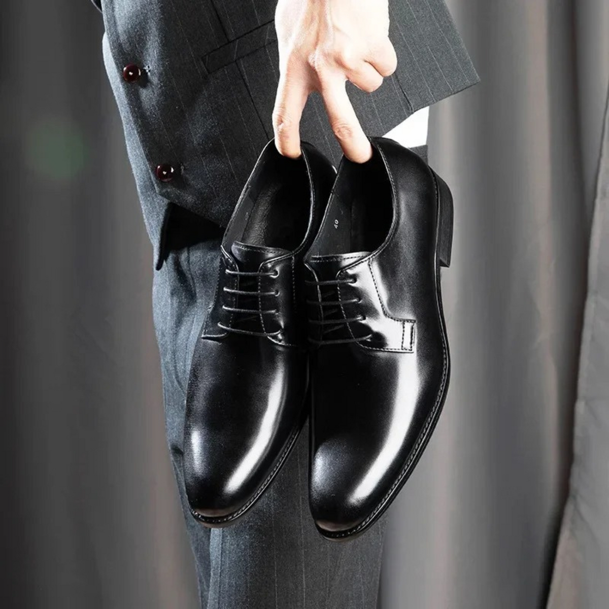 Mens Oxford Dress Shoes with Lace-Up Closure and All-Season Comfort, Polished Leather Finish