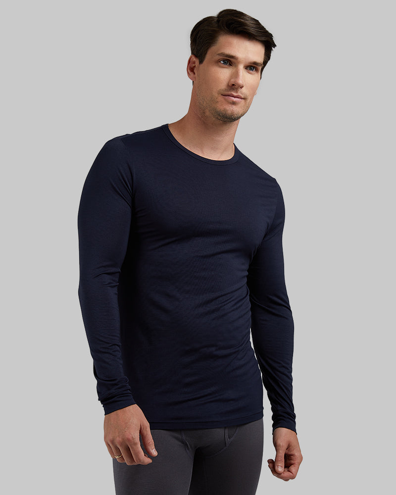 32 Degrees Stormy Night _ Men's Lightweight Baselayer Crew Top {model: Bobby is 6'1", wearing size M}{bottom}{right} {bottom}{right}