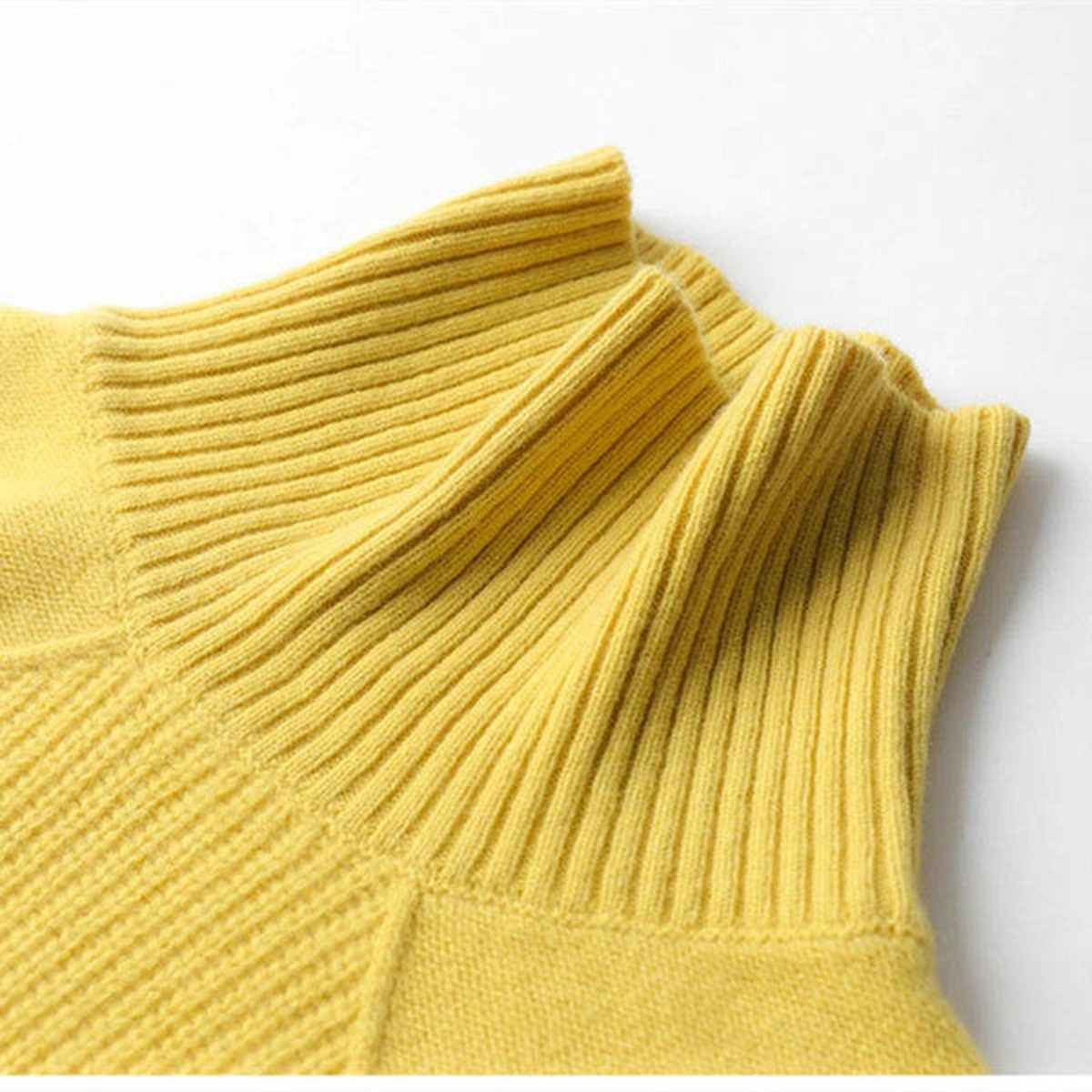 Women Long Sleeve Cashmere Knit Turtleneck Sweater with Ribbed Hem