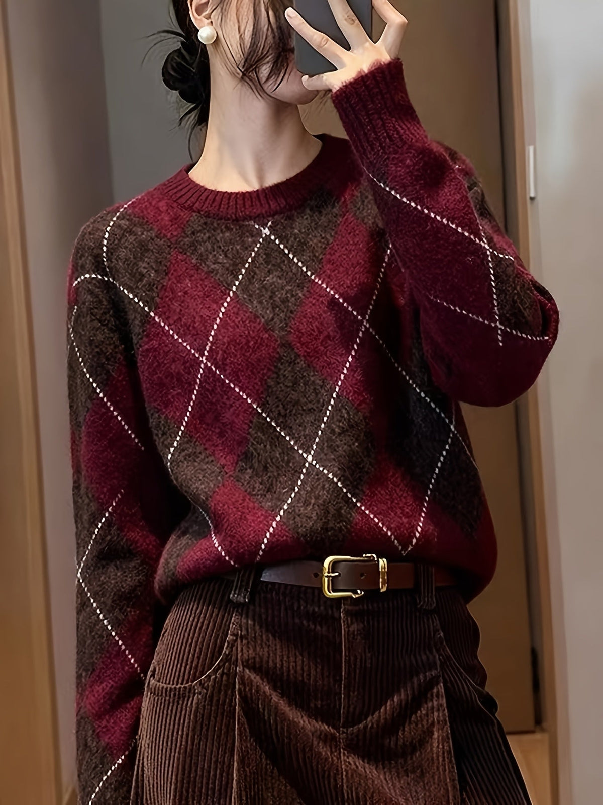 Diamond Argyle Pullover Sweater with Round Neck and Long Sleeves