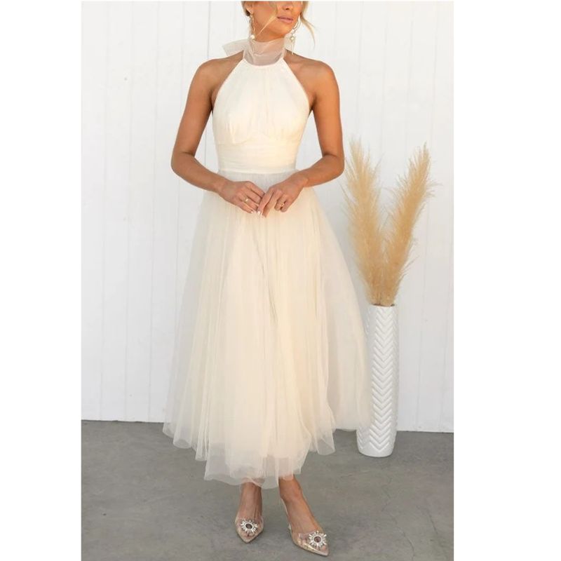 Halter Neck Formal Dress with Fitted Bodice and Flowing Skirt for Weddings