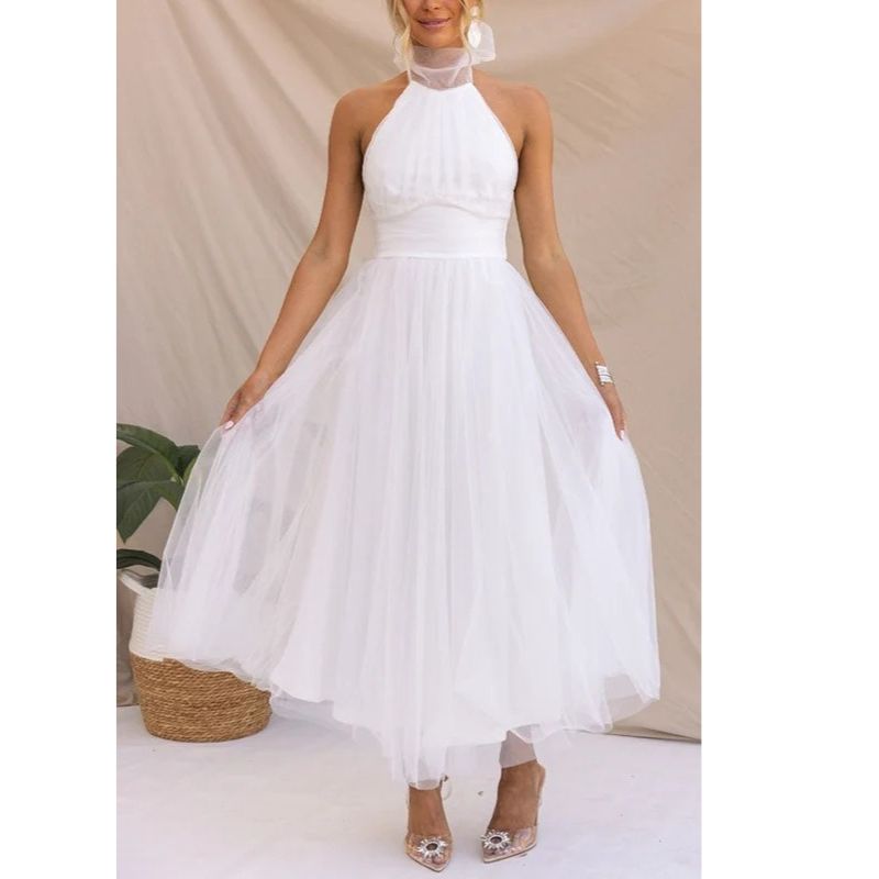 Halter Neck Formal Dress with Fitted Bodice and Flowing Skirt for Weddings