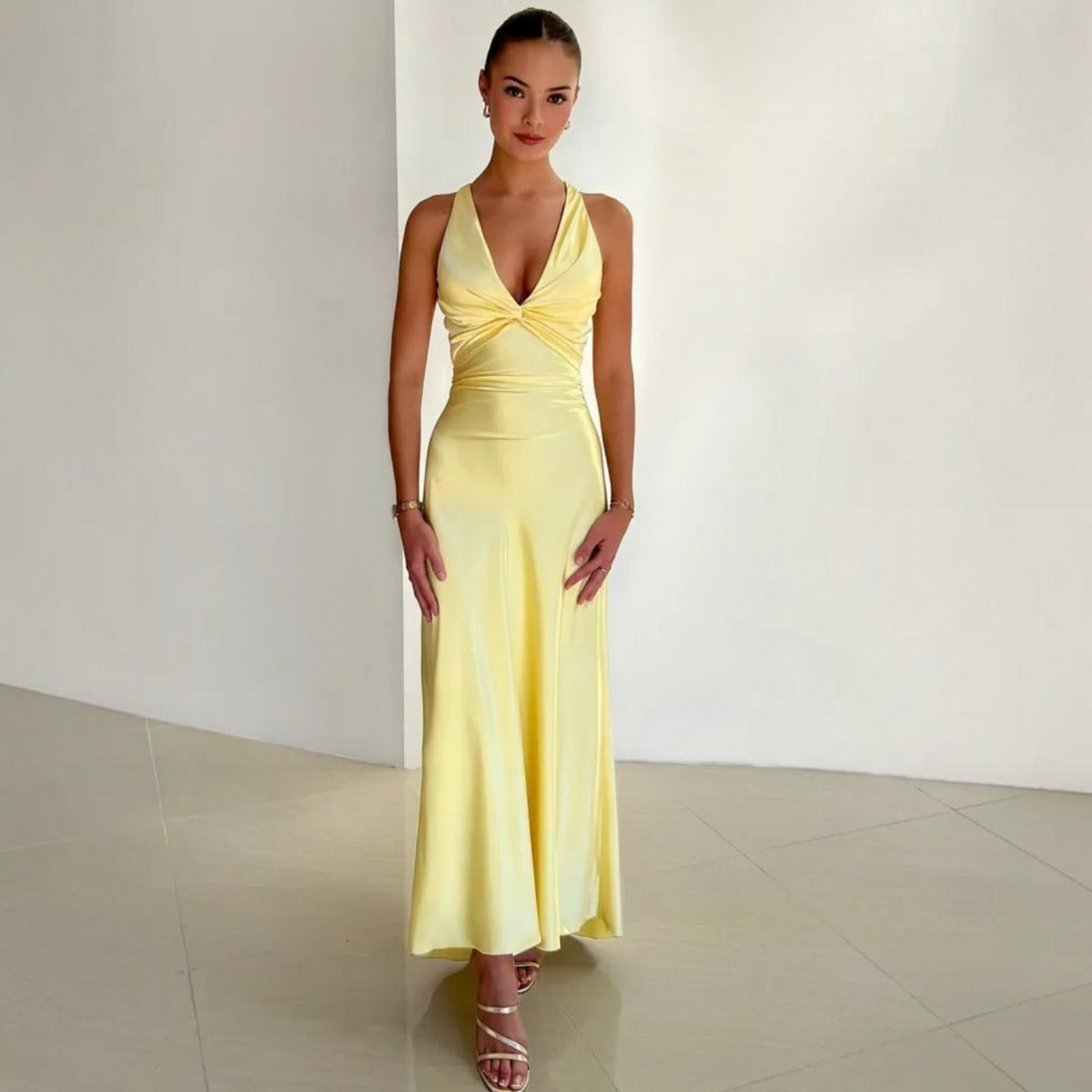 Sleeveless V-Neck Maxi Dress with A-Line Silhouette for Evening Events