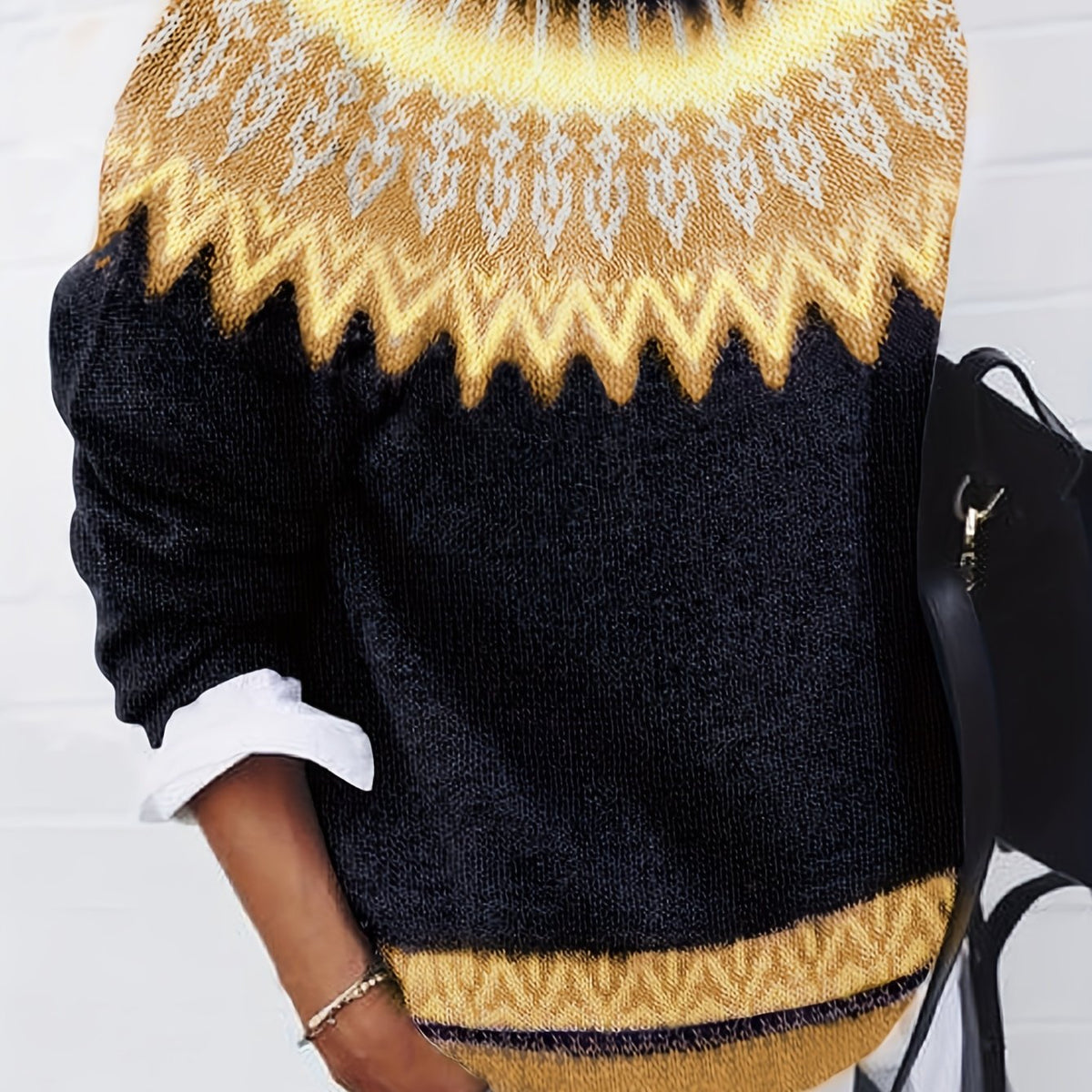 Chunky Jacquard Knit Sweater with Round Neck and Relaxed Fit
