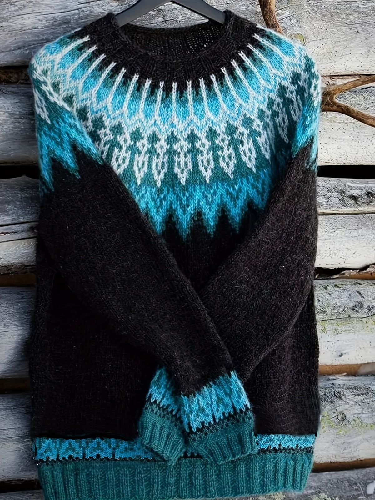 Chunky Jacquard Knit Sweater with Round Neck and Relaxed Fit