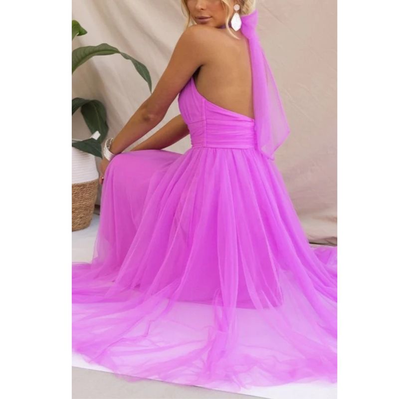 Halter Neck Formal Dress with Fitted Bodice and Flowing Skirt for Weddings