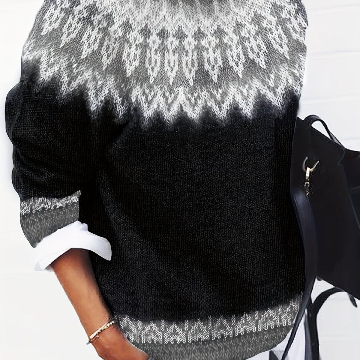 Chunky Jacquard Knit Sweater with Round Neck and Relaxed Fit
