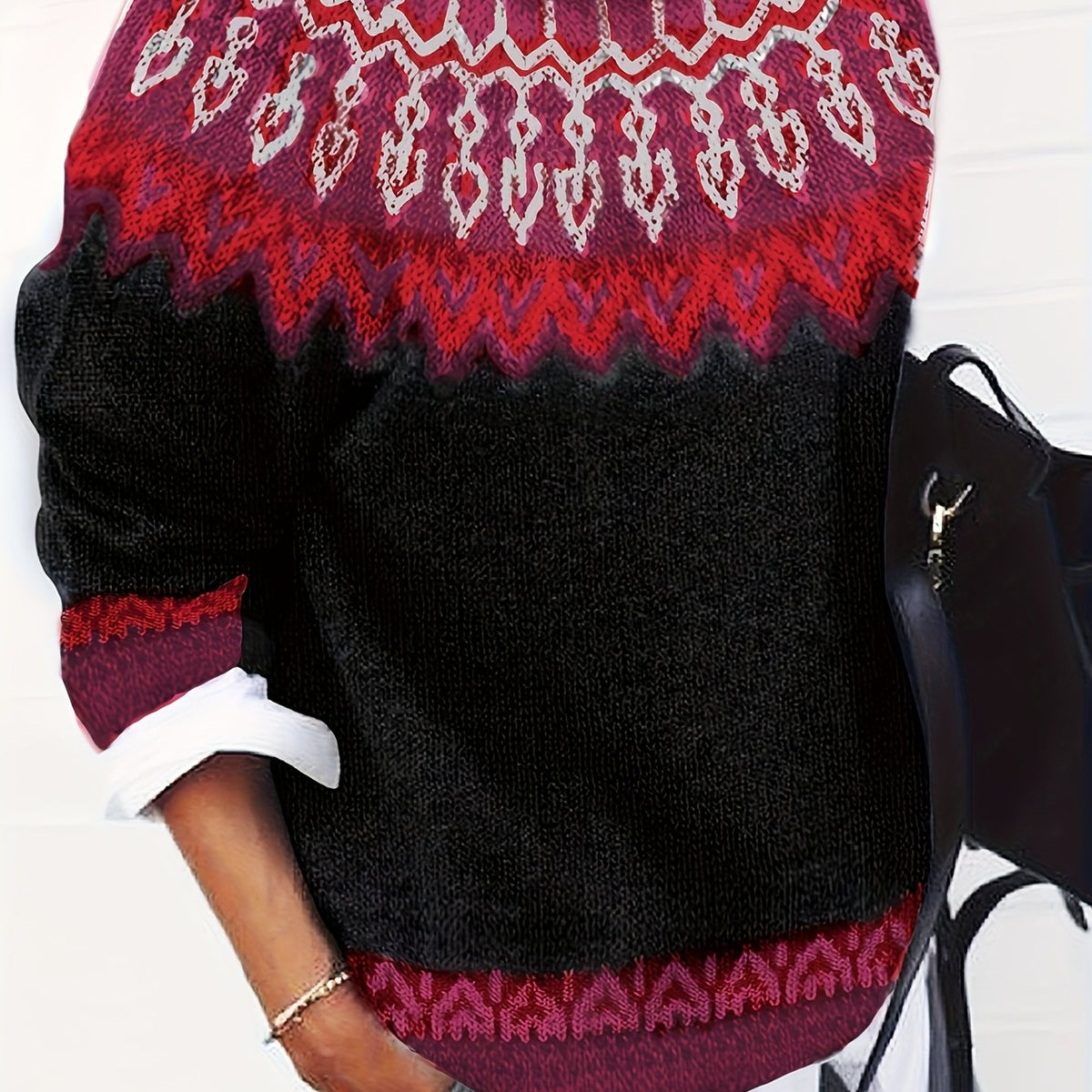 Chunky Jacquard Knit Sweater with Round Neck and Relaxed Fit