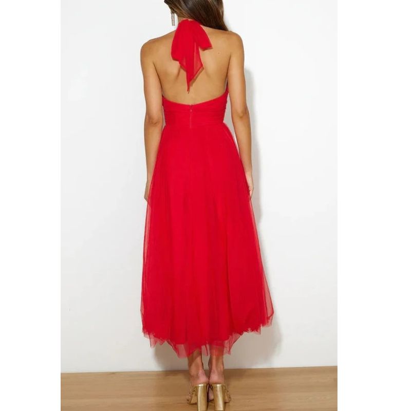 Halter Neck Formal Dress with Fitted Bodice and Flowing Skirt for Weddings