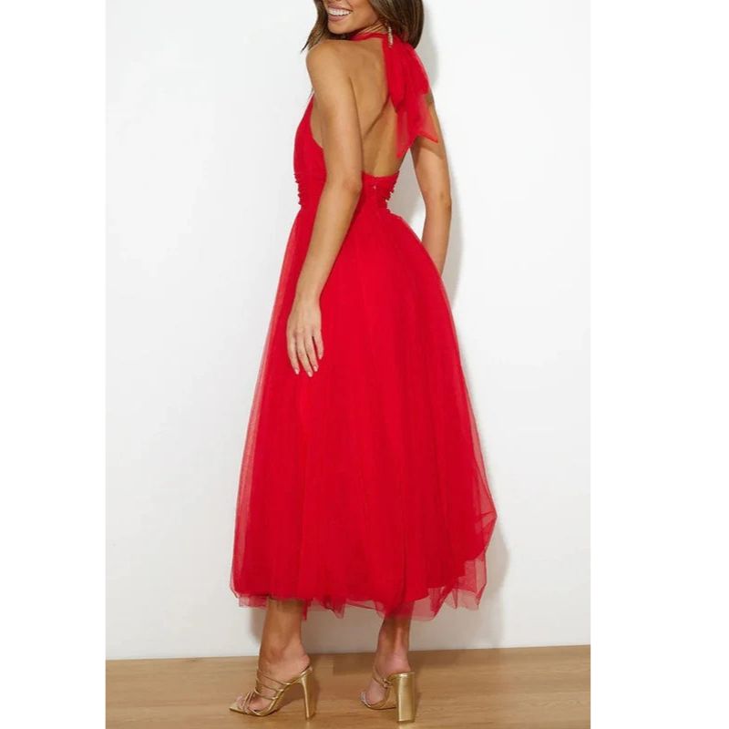 Halter Neck Formal Dress with Fitted Bodice and Flowing Skirt for Weddings