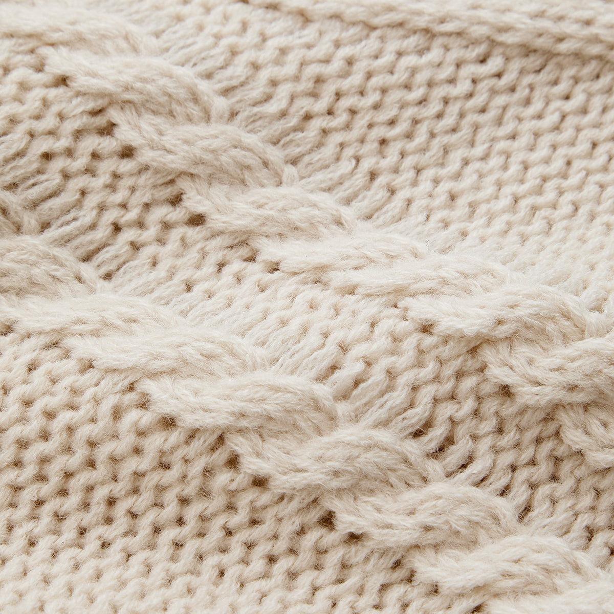 Relaxed Fit Acrylic Knit Sweater with Long Sleeves and High Stretch