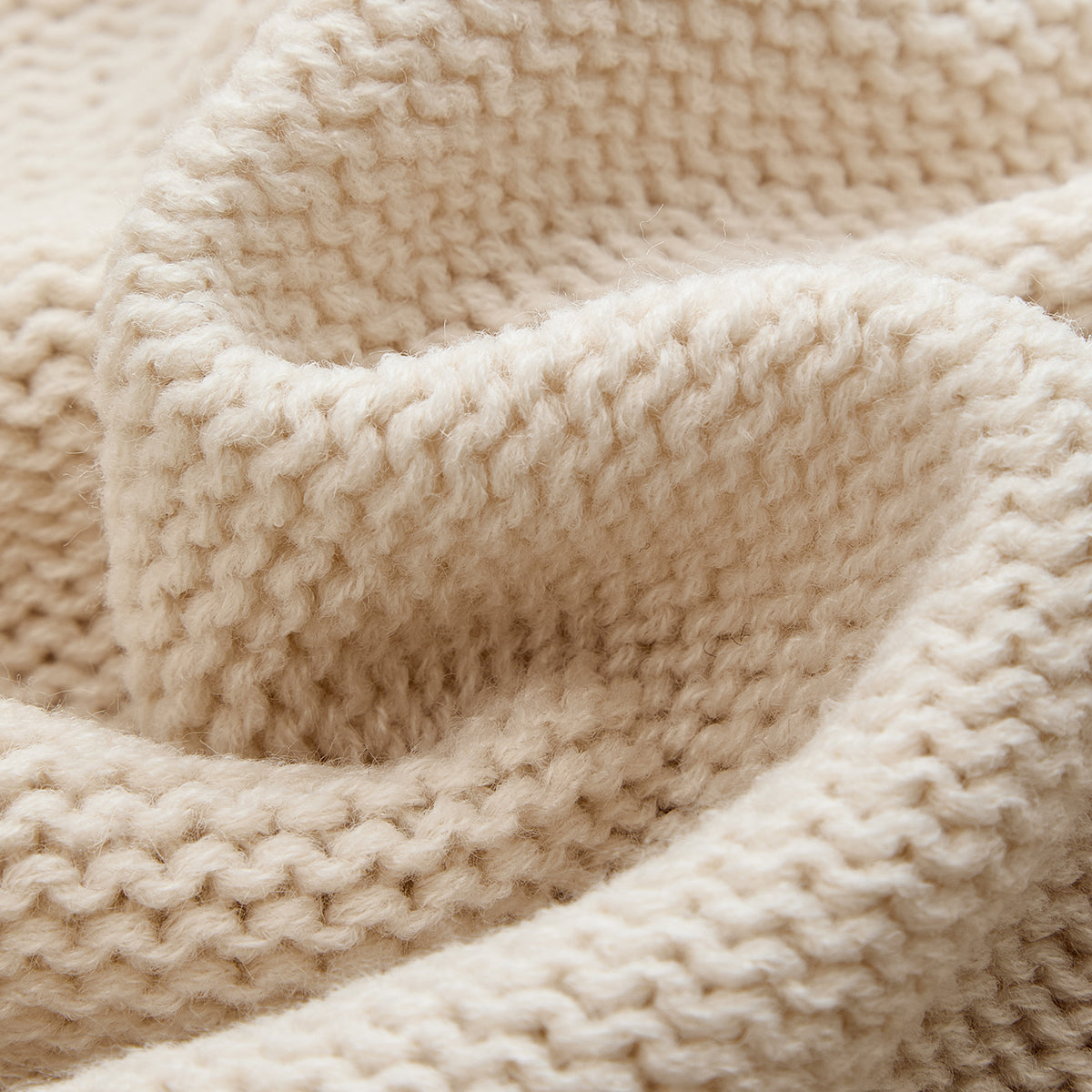 Relaxed Fit Acrylic Knit Sweater with Long Sleeves and High Stretch