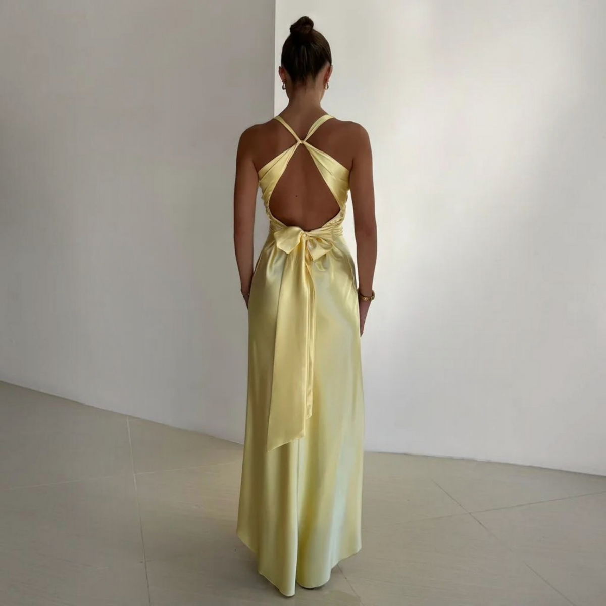 Sleeveless V-Neck Maxi Dress with A-Line Silhouette for Evening Events