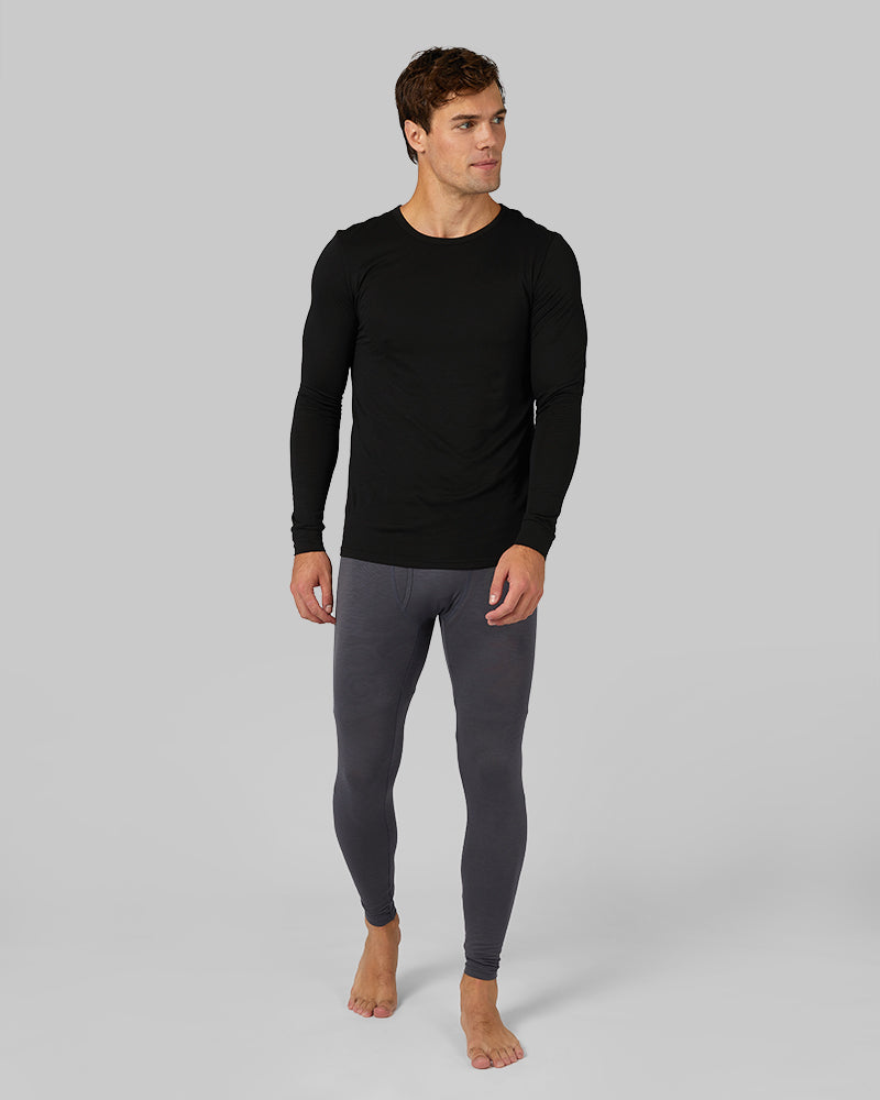 32 Degrees Black _ Men's Lightweight Baselayer Crew Top {model: Jacque is 6'2", wearing size M}{bottom}{right} {bottom}{right}