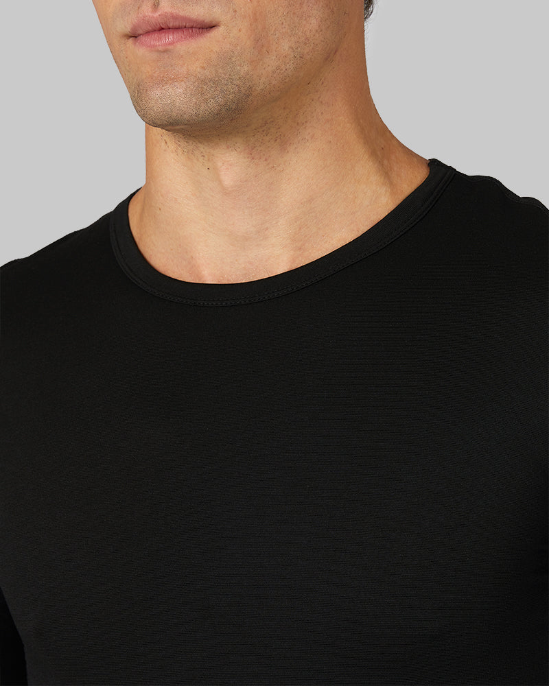 32 Degrees Black _ Men's Lightweight Baselayer Crew Top {model: Jacque is 6'2", wearing size M}{bottom}{right} {bottom}{right}