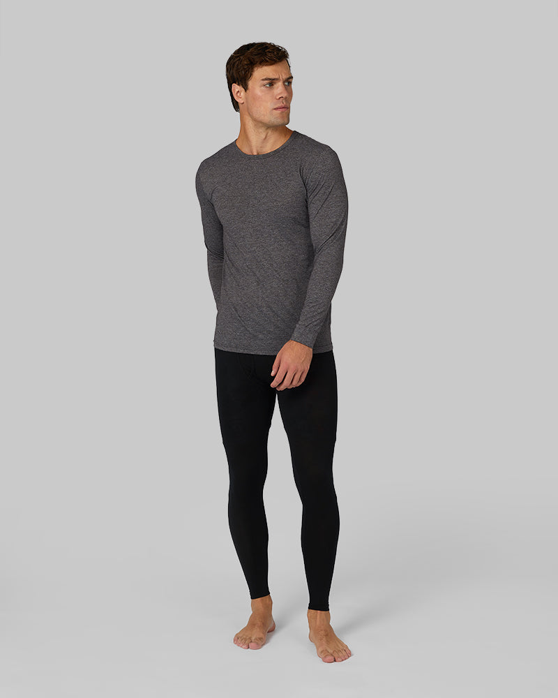 32 Degrees Charcoal Heather _ Men's Lightweight Baselayer Crew Top {model: Jacque is 6'2", wearing size M}{bottom}{right} {bottom}{right}