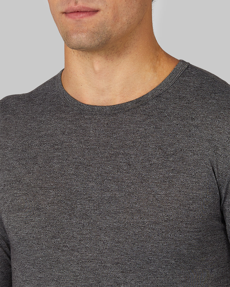 32 Degrees Charcoal Heather _ Men's Lightweight Baselayer Crew Top {model: Jacque is 6'2", wearing size M}{bottom}{right} {bottom}{right}