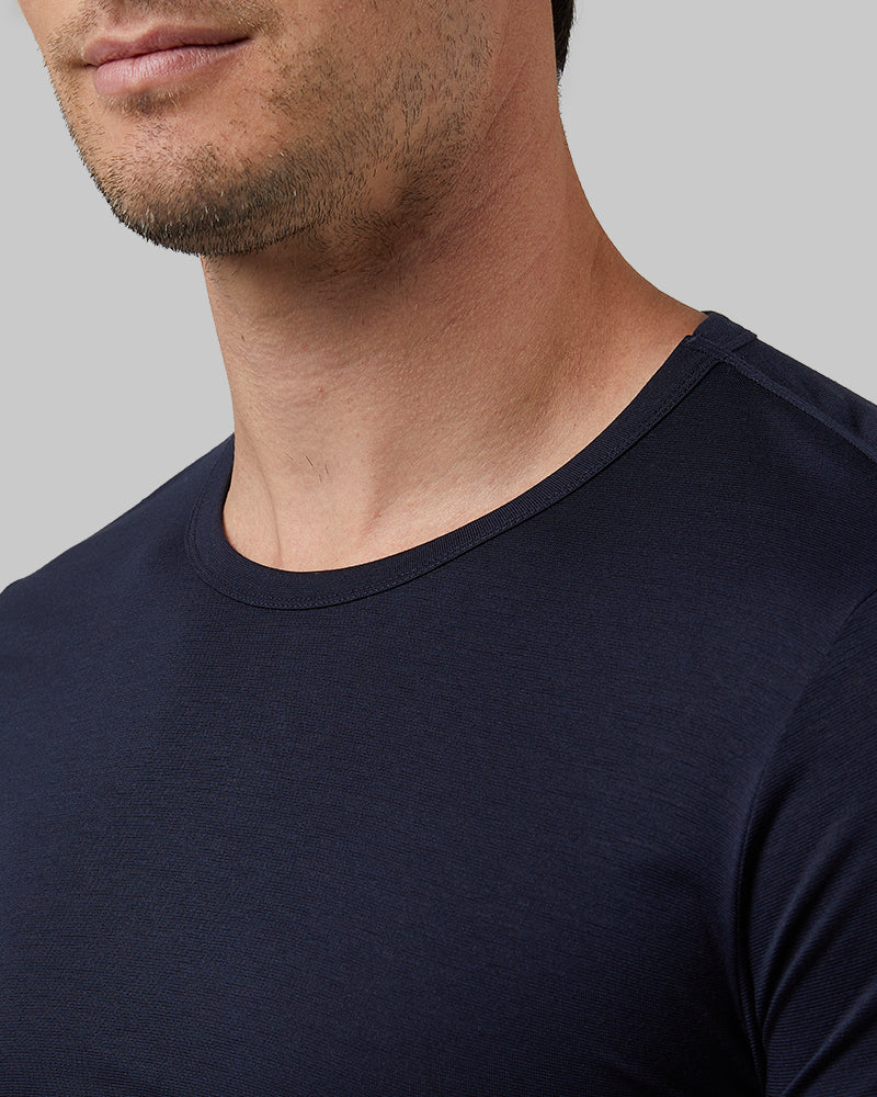 32 Degrees Stormy Night _ Men's Lightweight Baselayer Crew Top {model: Bobby is 6'1", wearing size M}{bottom}{right} {bottom}{right}