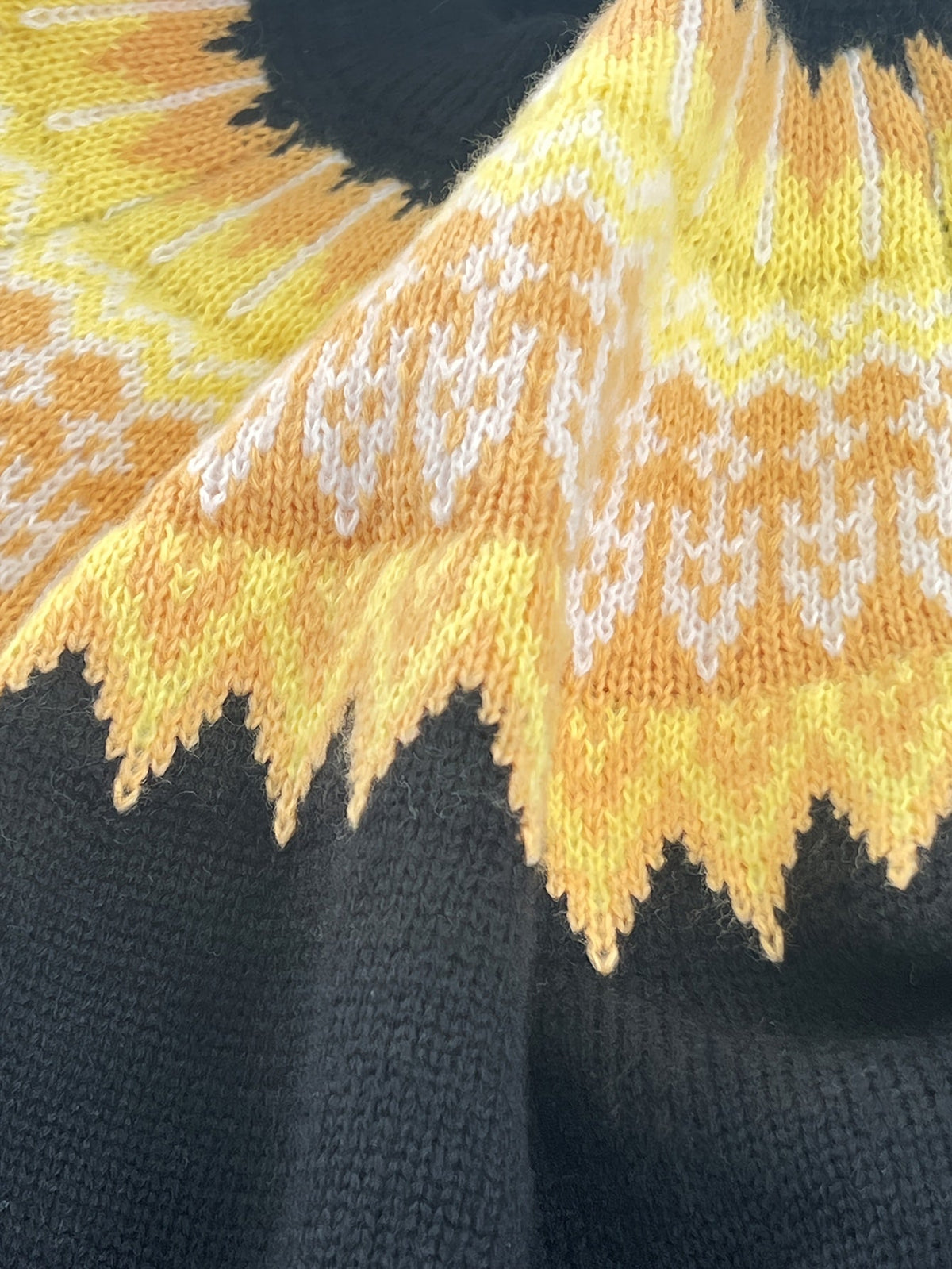 Chunky Jacquard Knit Sweater with Round Neck and Relaxed Fit