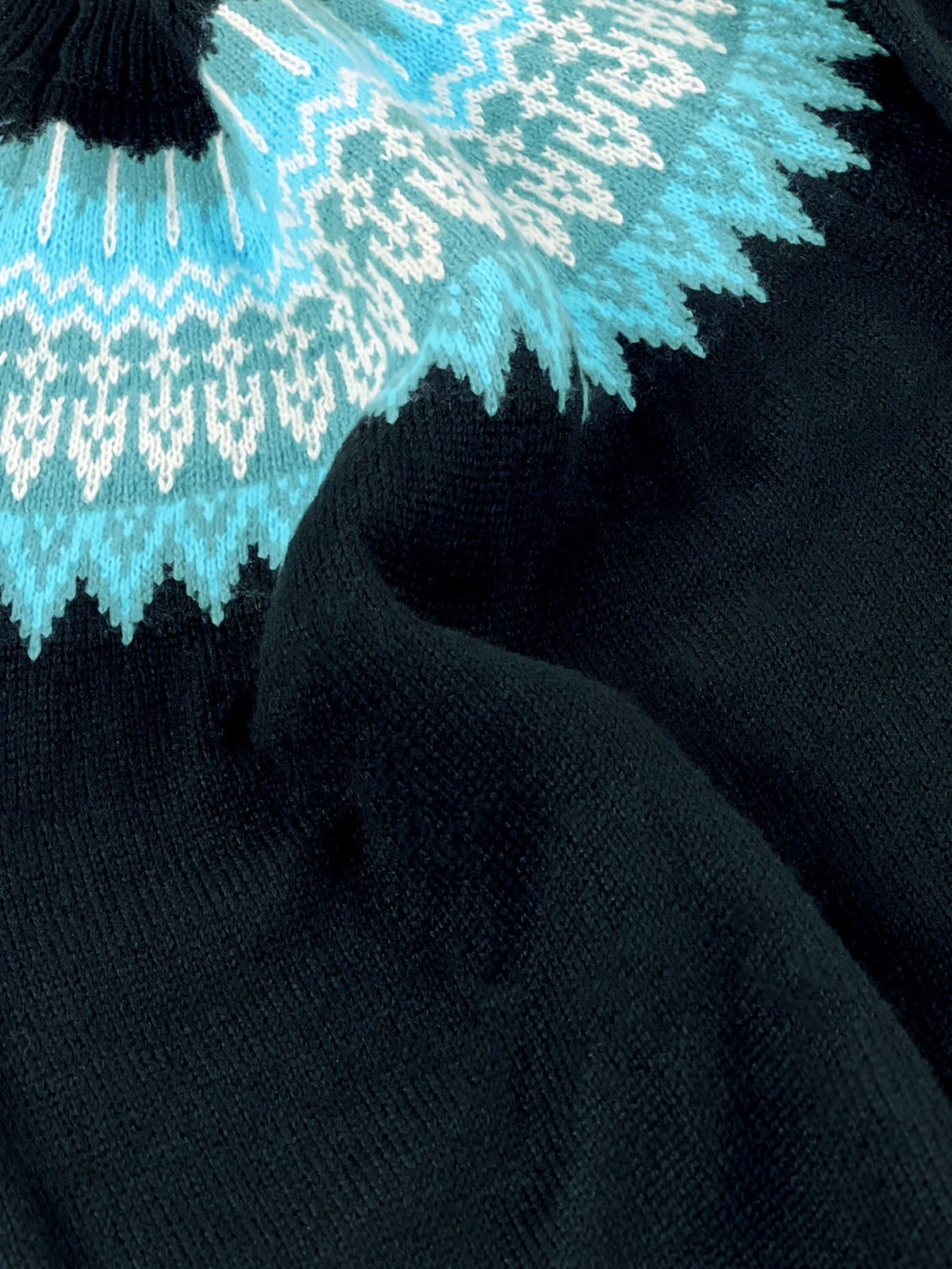 Chunky Jacquard Knit Sweater with Round Neck and Relaxed Fit