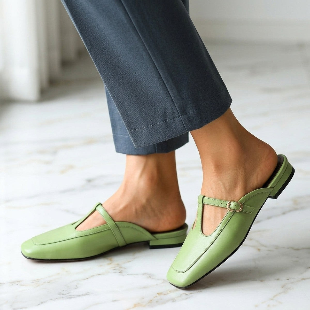 Low Block Heel Leather Mules with Pointed Toe for Casual Wear