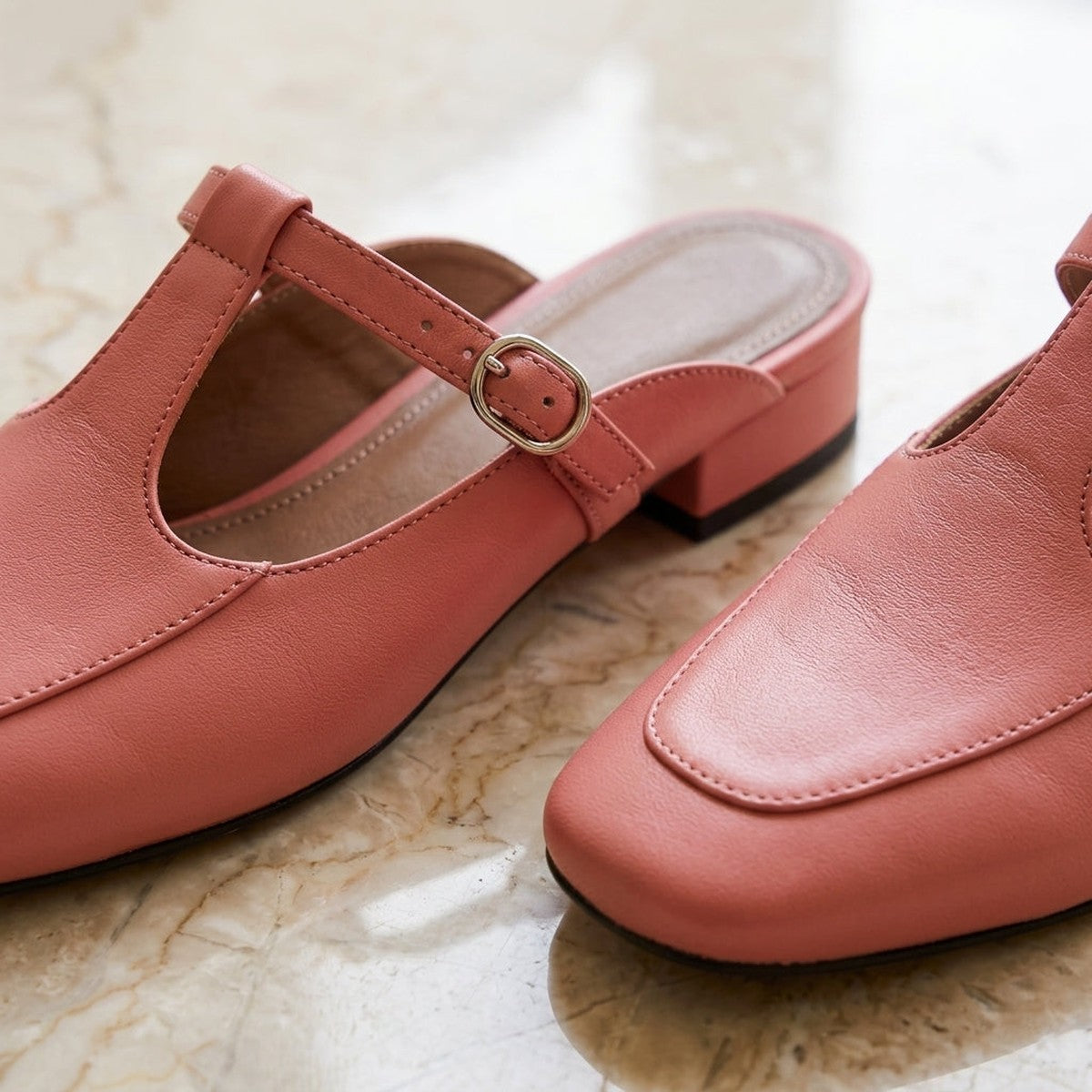 Low Block Heel Leather Mules with Pointed Toe for Casual Wear