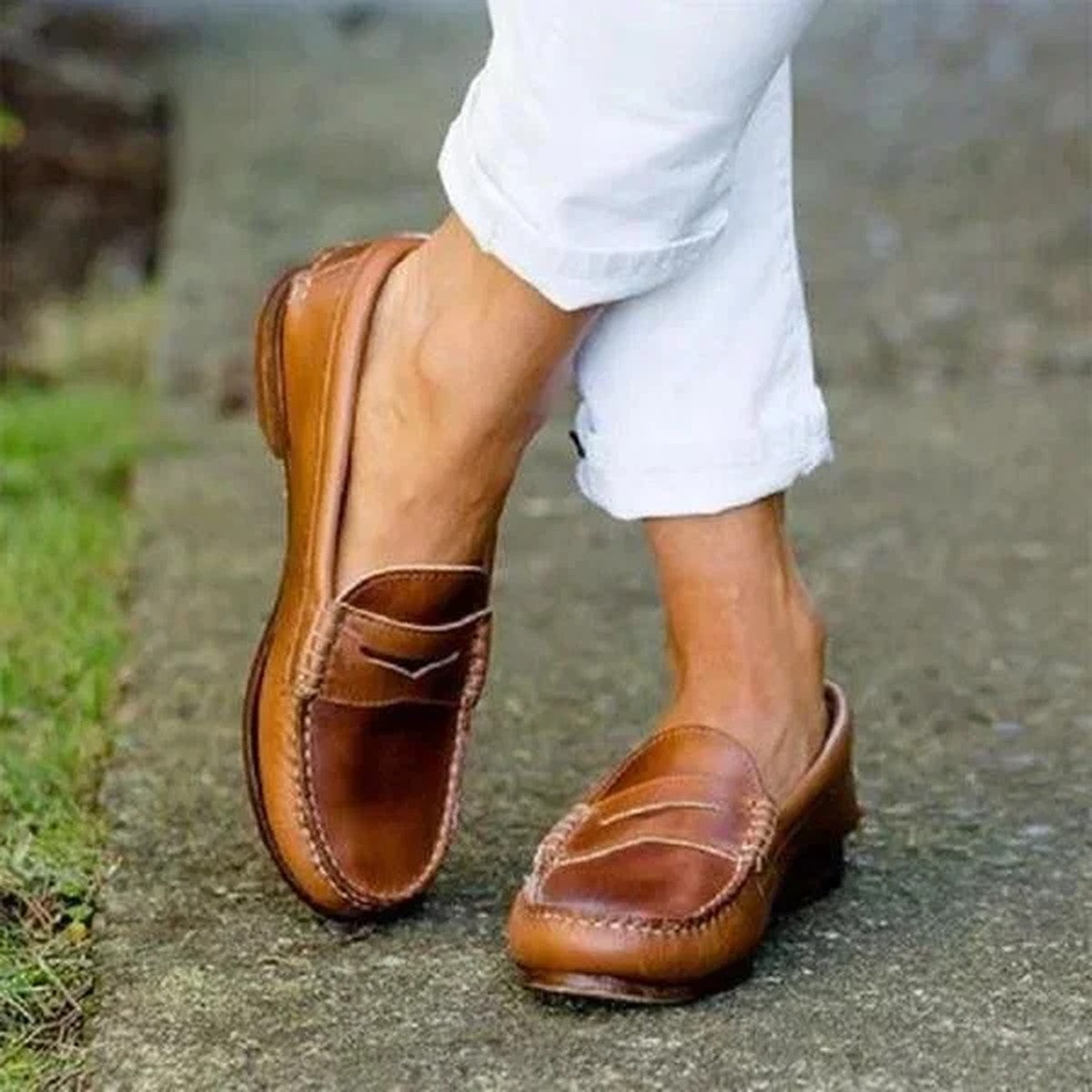 Women Vintage Slip On Loafers with Round Toe and Low Heel