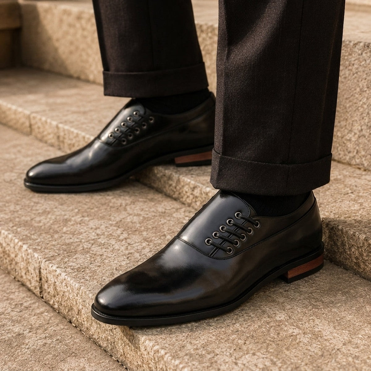 Men Pointed Toe Lace Up Oxford Shoes with Perforated Wingtip Brogue Details