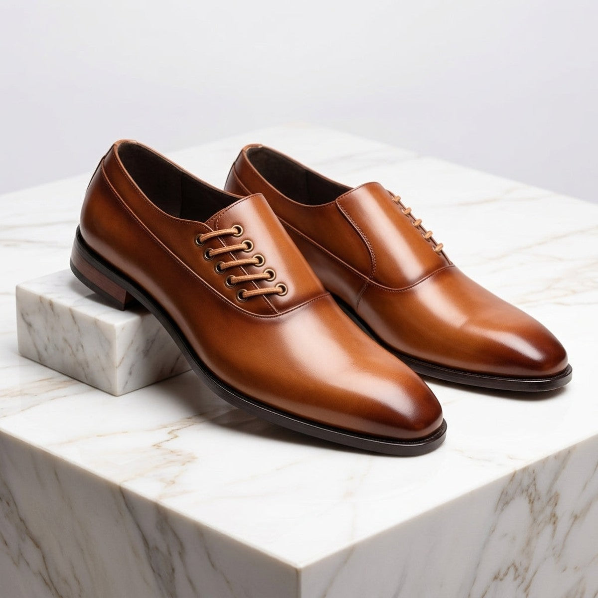 Men Pointed Toe Lace Up Oxford Shoes with Perforated Wingtip Brogue Details